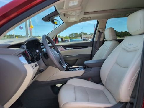 Used 2022 Cadillac XT6 Premium Luxury w/ Technology Package FWD image 13