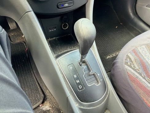 Used 2013 Hyundai Accent GLS FWD image 18