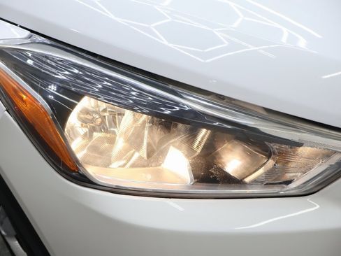 Used 2019 Nissan Kicks S image 26