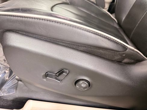 Used 2023 Chrysler Pacifica Limited FWD image 31