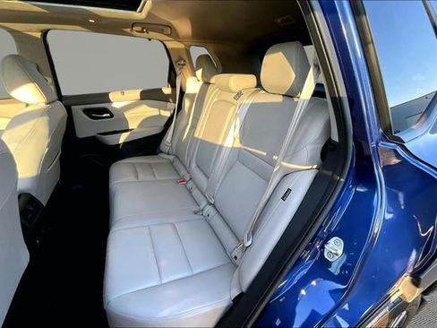 Used 2023 Nissan Rogue SL w/ SL Premium Package image 16