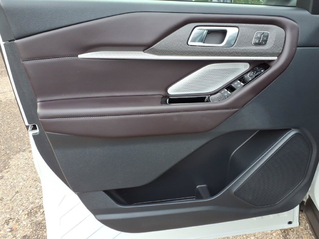 Used 2025 Ford Explorer Platinum AWD/4WD image 15