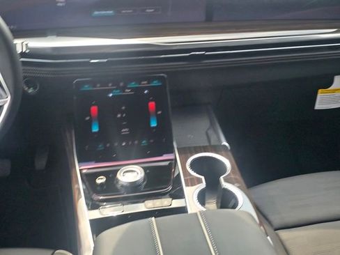 New 2026 Cadillac Escalade Luxury AWD/4WD image 19
