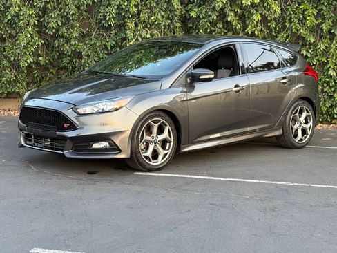 Used 2016 Ford Focus ST FWD image 4