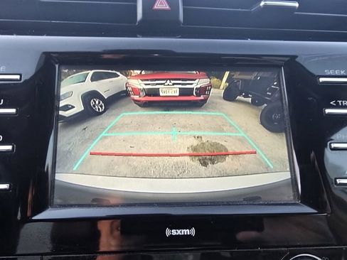 Used 2020 Toyota Camry SE image 6