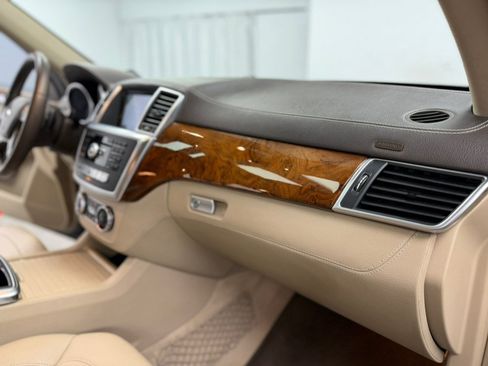 Used 2013 Mercedes-Benz ML 550 4MATIC image 49
