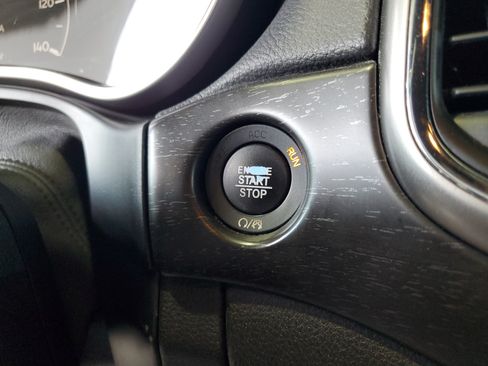 Used 2018 Jeep Grand Cherokee Laredo RWD image 31