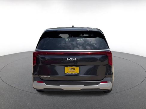 Used 2026 Kia Carnival FWD image 12
