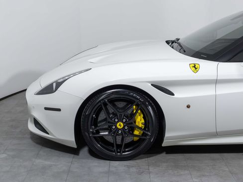 Certified 2016 Ferrari California T image 21
