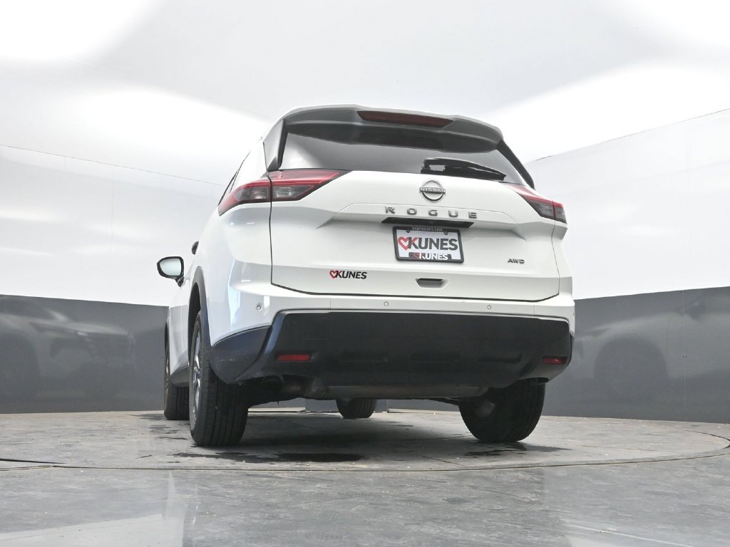 Used 2024 Nissan Rogue S AWD/4WD image 36