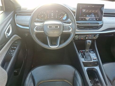 Used 2022 Jeep Compass Latitude image 11