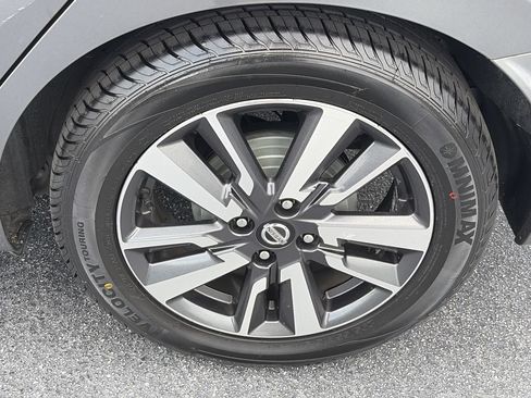 Used 2020 Nissan Versa SV FWD image 23