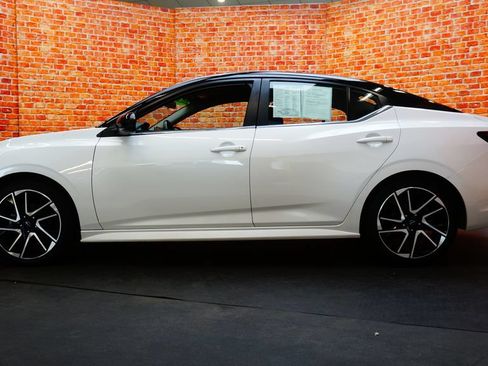 Used 2024 Nissan Sentra SR FWD image 4