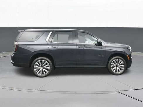 Used 2025 Chevrolet Tahoe High Country AWD/4WD image 18