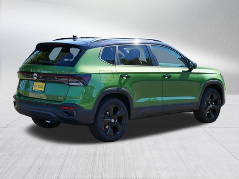 New 2025 Volkswagen Taos SE image 4
