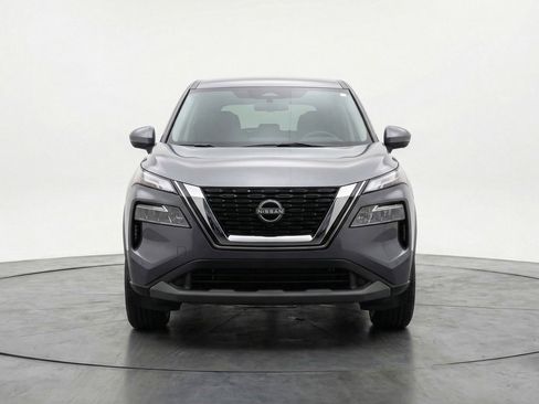 Used 2025 Nissan Rogue SV AWD/4WD image 2