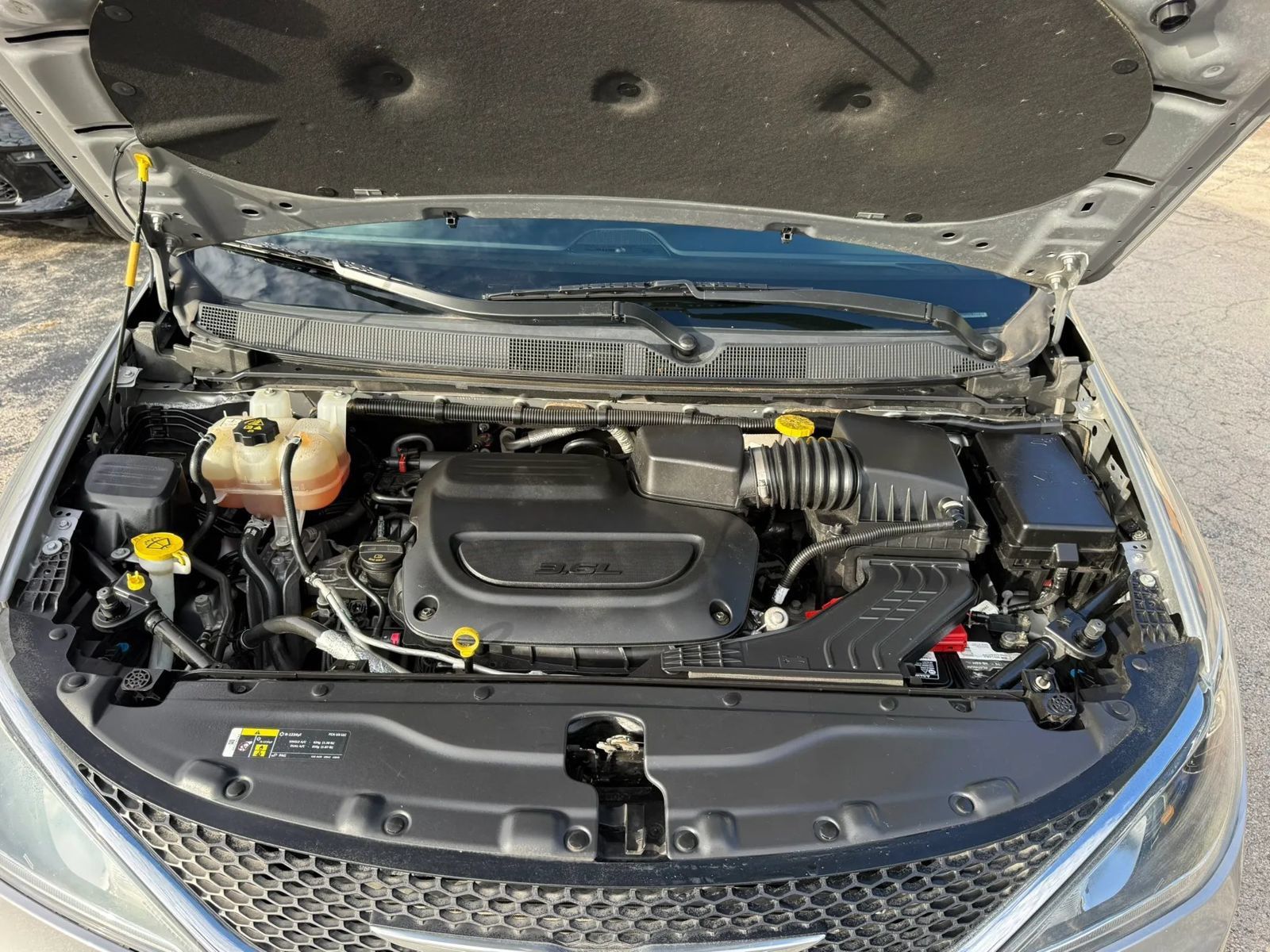 Used 2019 Chrysler Pacifica Touring-L FWD image 27