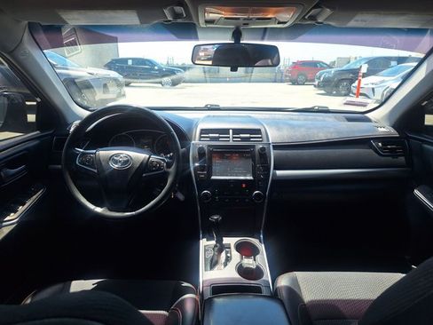 Used 2016 Toyota Camry SE w/ Moonroof Package FWD image 16