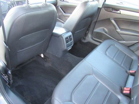 Used 2020 Volkswagen Passat 2.0T SE w/ Sunroof Package image 32