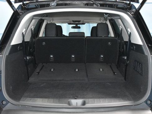 Certified 2025 Nissan Pathfinder SV image 26