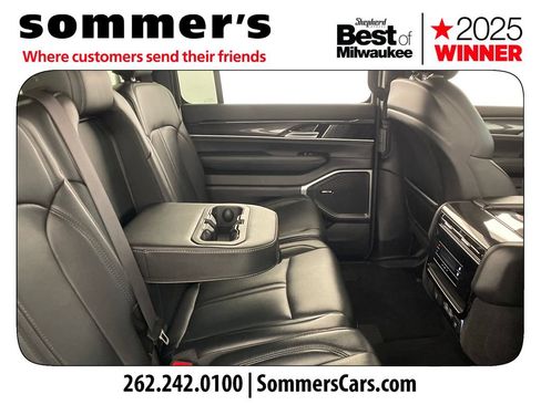 Used 2023 Jeep Wagoneer 4WD image 26