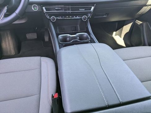 Used 2025 Chevrolet Traverse LT image 18