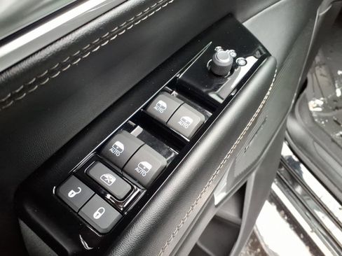 Used 2023 Jeep Wagoneer 4WD w/ Premium Group I image 13