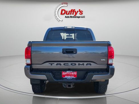 Used 2016 Toyota Tacoma TRD Off-Road AWD/4WD image 16