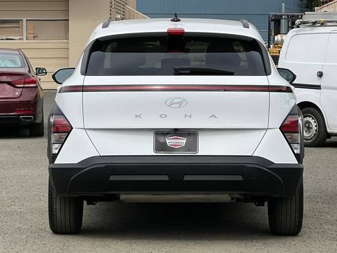 Used 2025 Hyundai Kona SEL FWD image 7