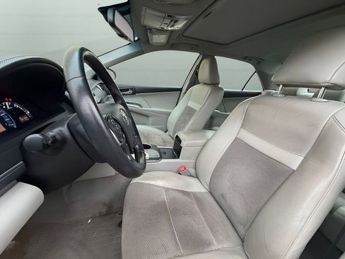 Used 2014 Toyota Camry XLE w/ Leather Package FWD image 10