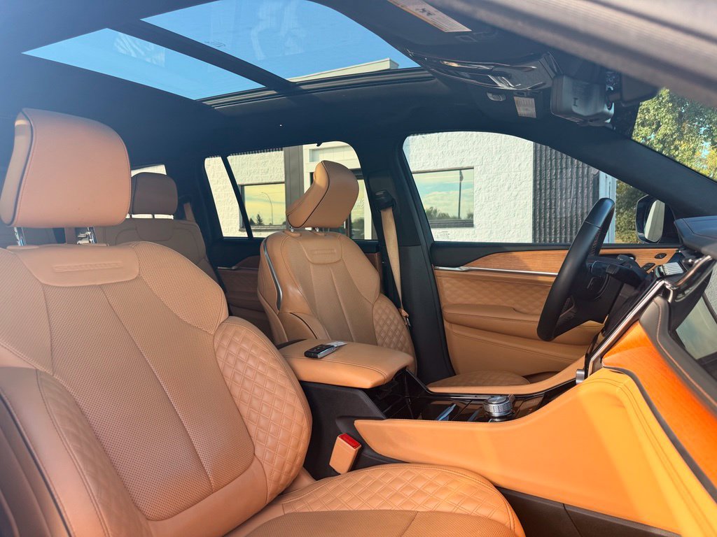 Used 2023 Jeep Grand Cherokee L Summit AWD/4WD image 33