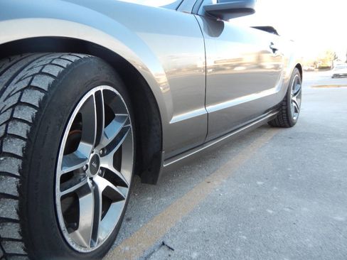 Used 2005 Ford Mustang GT Premium image 17