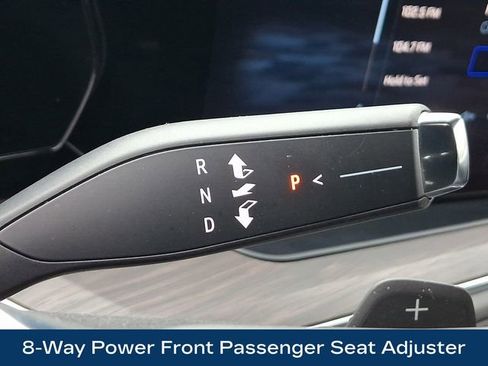 Used 2025 Chevrolet Suburban Z71 image 11