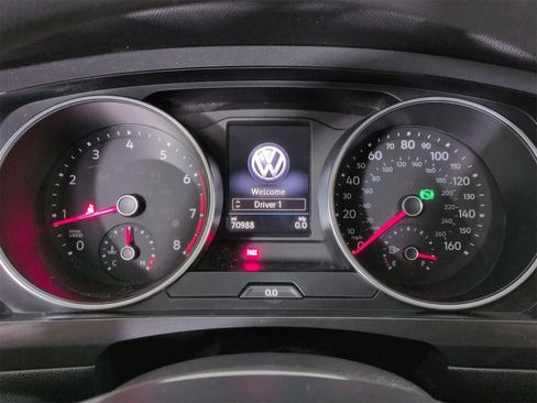 Used 2018 Volkswagen Tiguan S image 30