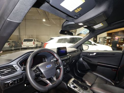 Used 2023 Ford Escape ST-Line image 9