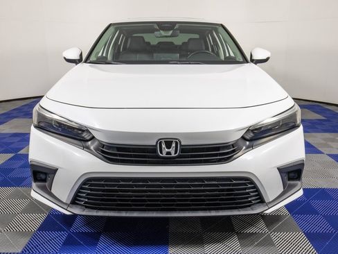 Used 2022 Honda Civic Touring image 2