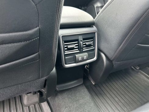 Used 2022 Subaru Forester Premium image 19