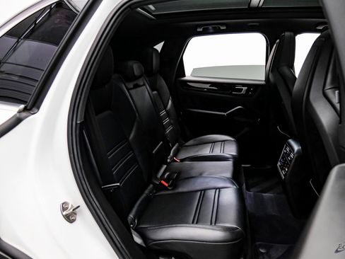 Used 2023 Porsche Cayenne image 66