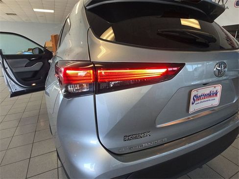 Used 2022 Toyota Highlander XLE image 29