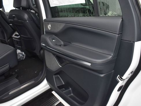 New 2025 Lincoln Navigator L Reserve w/ Jet Appearance Package image 17