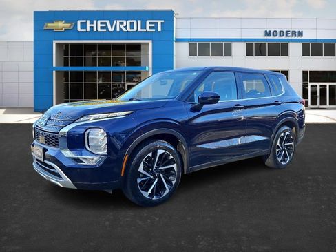 Used 2024 Mitsubishi Outlander SE image 1