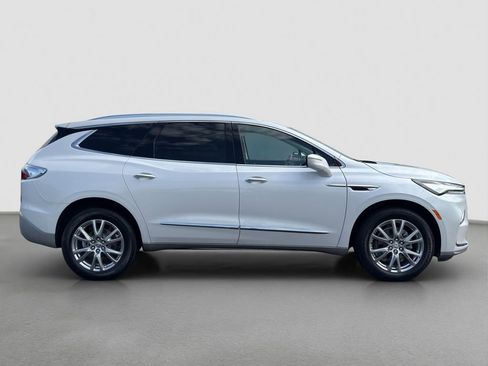 Used 2023 Buick Enclave Essence w/ Experience Buick Package FWD image 4