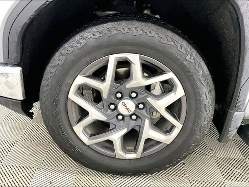 Used 2023 GMC Sierra 1500 SLT image 7