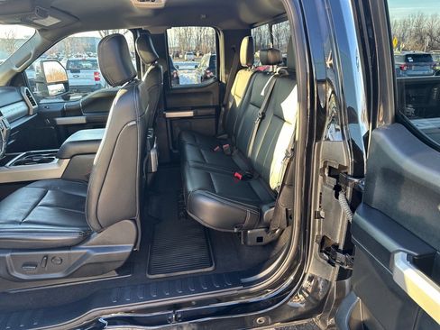 Used 2020 Ford F250 Lariat w/ Chrome Package image 8