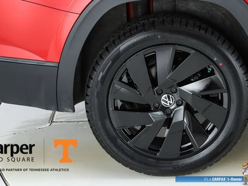 Used 2024 Volkswagen Atlas SE w/ Panoramic Sunroof Package FWD image 13