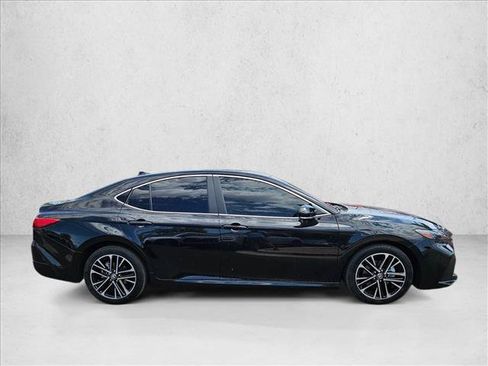 Used 2025 Toyota Camry XLE FWD image 4