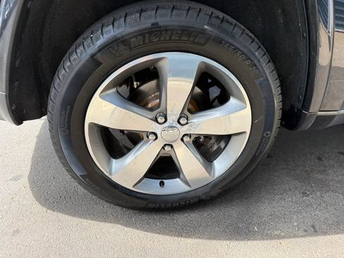 Used 2014 Jeep Grand Cherokee Overland AWD/4WD image 39