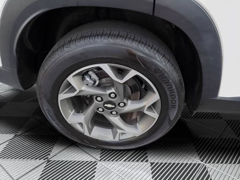 Certified 2024 Chevrolet Trax LT FWD image 36