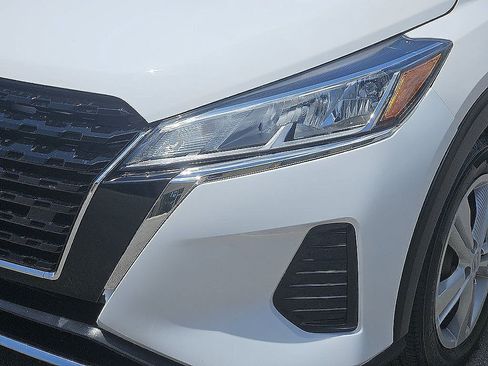 Used 2024 Nissan Kicks S FWD image 5