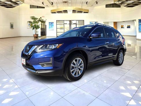 Certified 2020 Nissan Rogue SV image 1